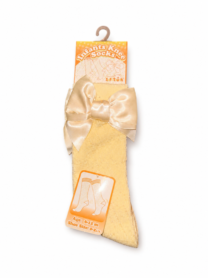Knee high socks💛🤍